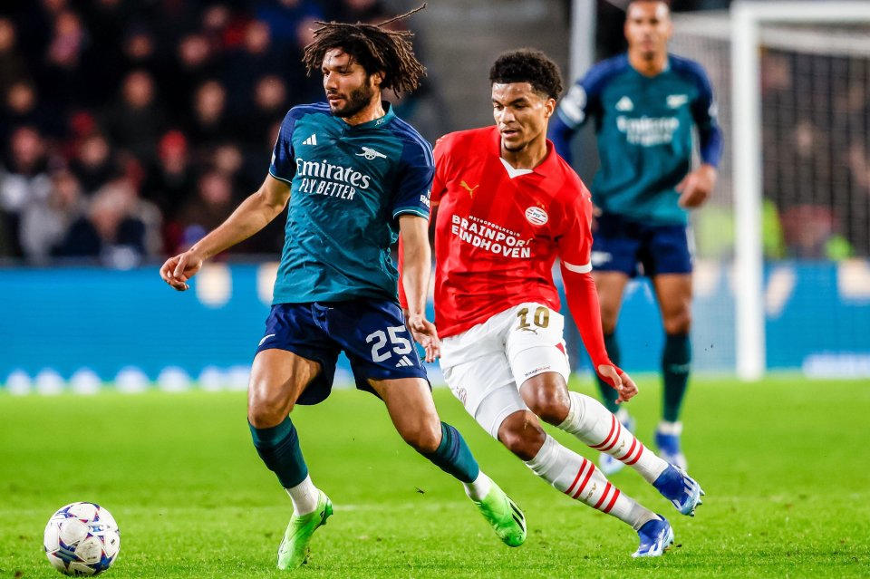 Arsenal are looking to cash in on Mohamed Elneny before he becomes a free agent