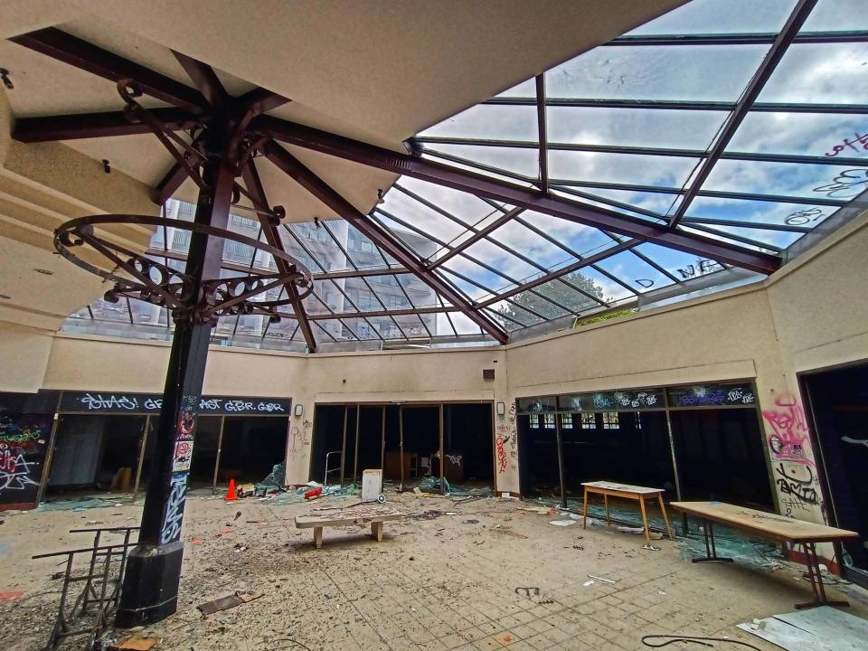 Once popular mall is now abandoned and the locals are outraged over negligence