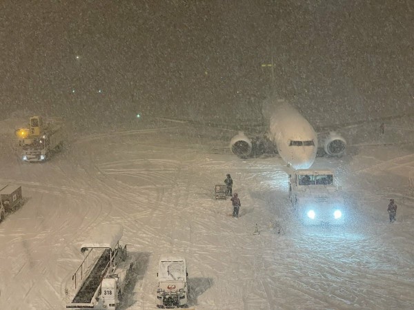 Dozens of flights were cancelled today at New Chitose Airport due to heavy snow