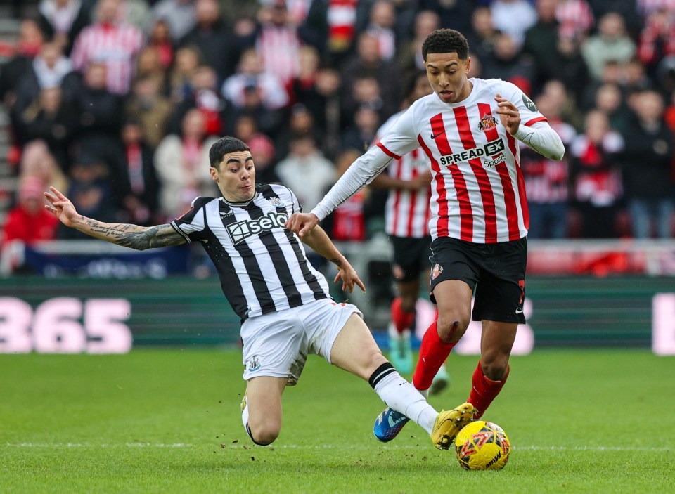 Fans complained about a kit clash in the Wear-tyne derby