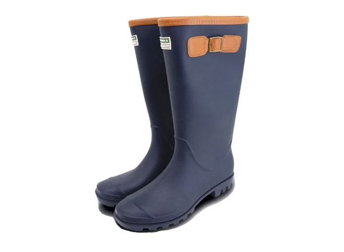 Keep your toes toasty with these fur-lined wellies from B&Q