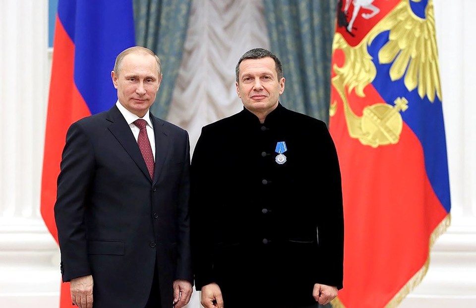 Putin gives a medal to TV presenter Vladimir Solovyov in 2013