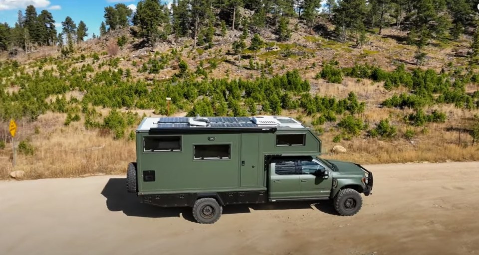 The truck, with fibre glass-composite shell, boasted Continental MPT81 41 inch tyres on ‘an absolutely fantastic’ military grade three-piece beadlock wheel