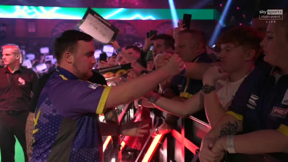 Littler takes on Luke Humphries in the PDC World Darts Championship final