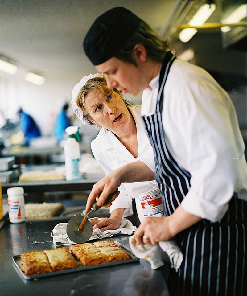 Jamie Oliver and NORA SANDS in Jamie's school dinners television programme