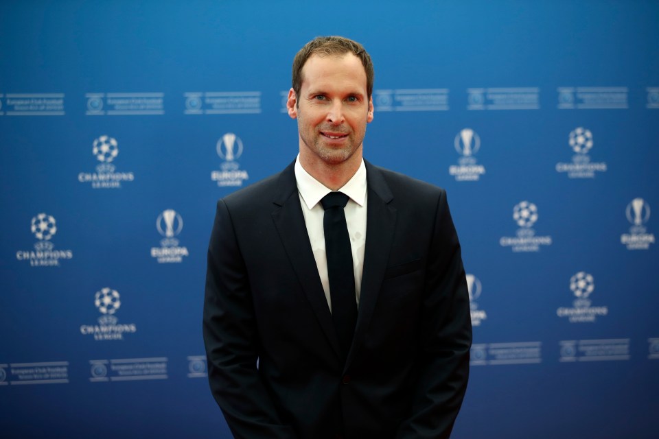 Cech knows all about winning at Chelsea after lifting four league titles