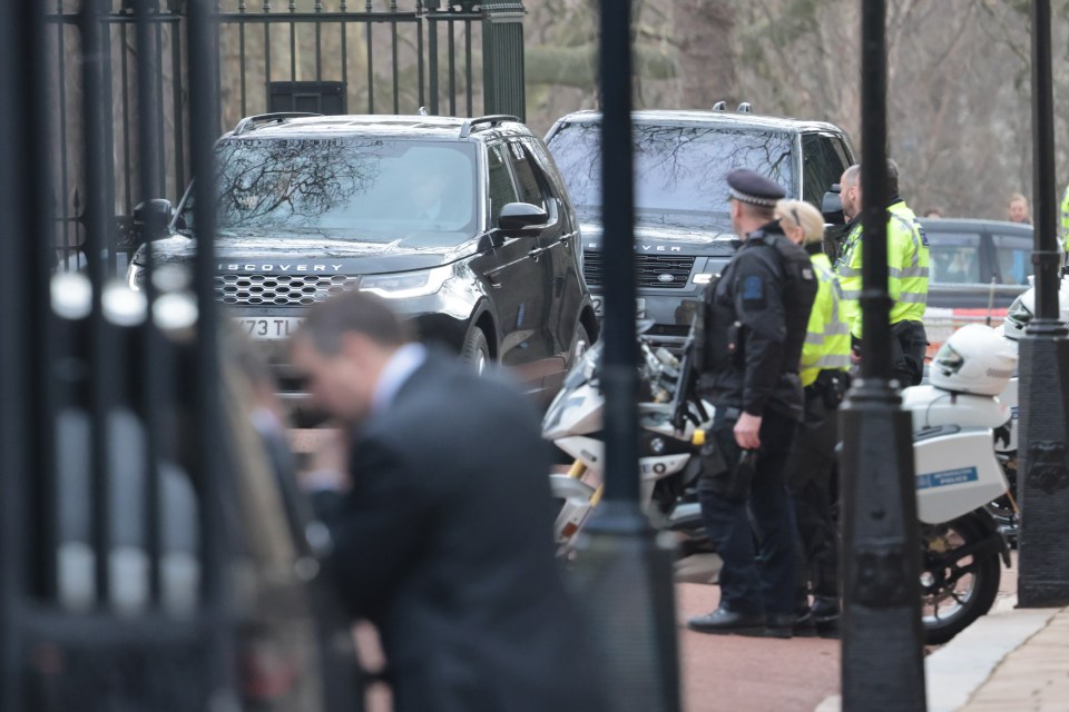 Prince Harry’s convoy arriving at Clarence House