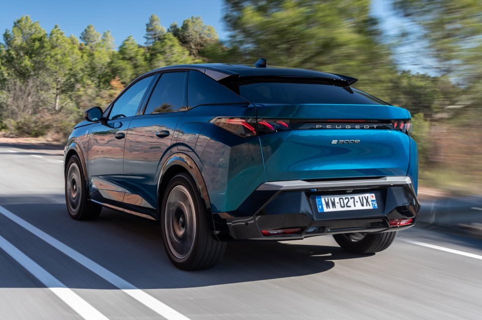 The next-generation Peugeot 3008 gets a new fastback tail