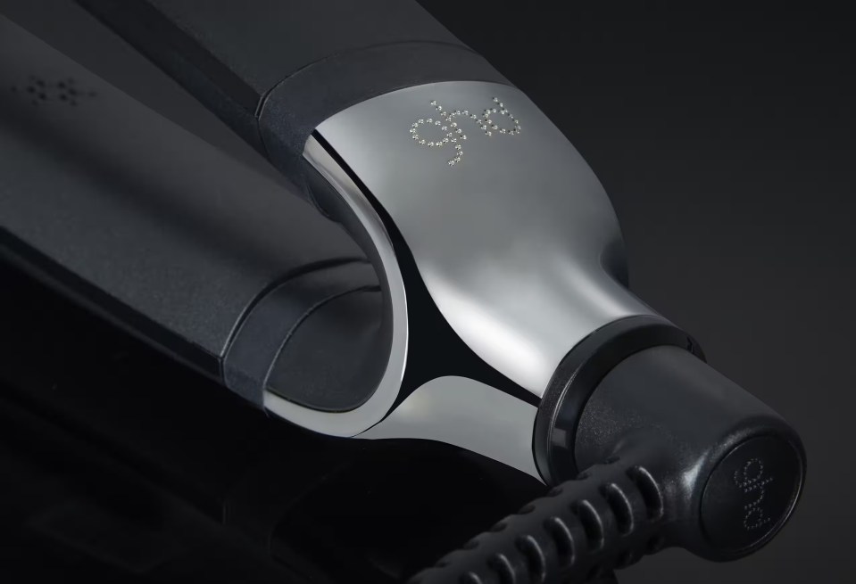 GHD Platinum+ hair straightener