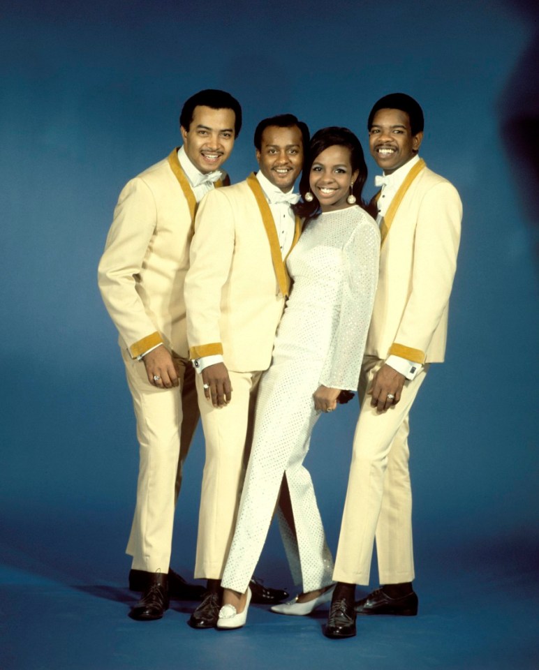 UNSPECIFIED - JANUARY 01: Photo of Edward PATTEN and Bubba KNIGHT and Gladys KNIGHT & The Pips and Gladys KNIGHT and William GUEST; Posed full length studio group portrait L-R William Guest, Edward Patten, Gladys Knight and Bubba Knight, (Photo by RB/Redferns)