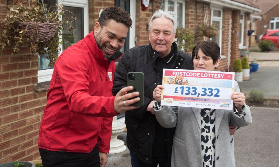 Stunned Ken then made a video call to his son Nigel to tell him he'd won the same amount