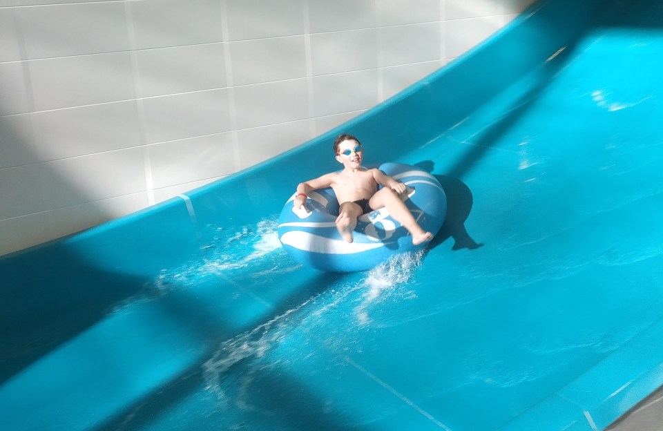 , Inside the underground waterpark hidden below a leisure centre that’s better than Alton Towers, Pictured: Moorways Leisure Centre, Credit:Catherine Lofthouse