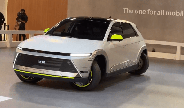 Hyundai's Mobion Concept will feature wheels that turn 360 degrees