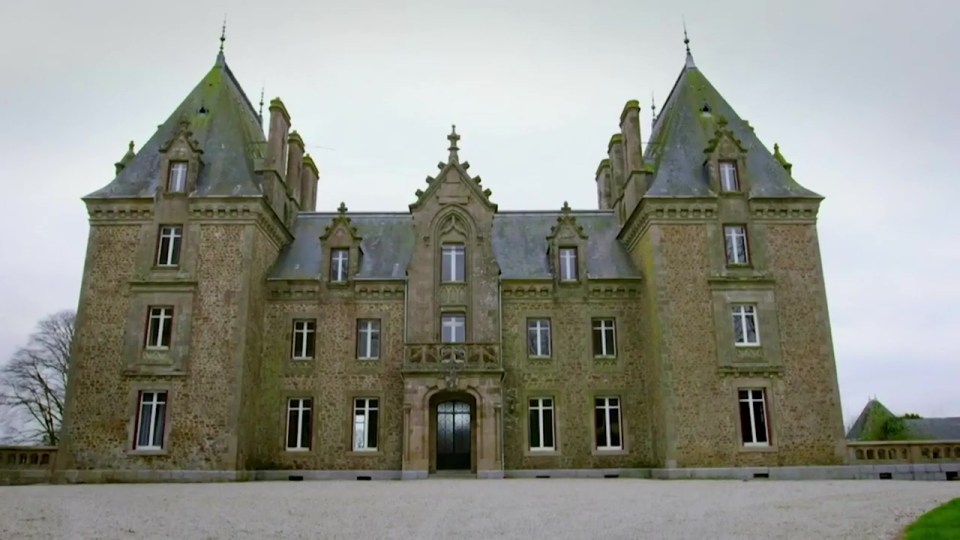 Chateau de la Basmaignee has its own lake and historic links to King Louis XIV