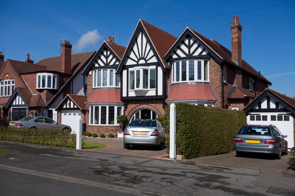 Millions of Brits could face £1,000 fines if their driveway doesn't have a dropped kerb