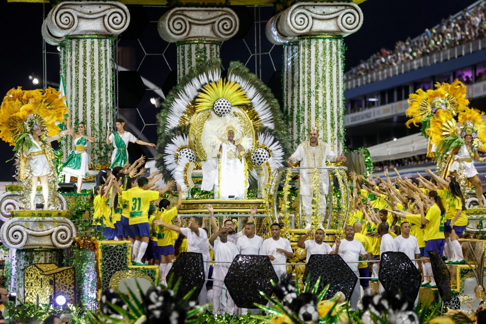 The incredible float had massive pillars, a throne and dancers decked out in Brazilian collars either side