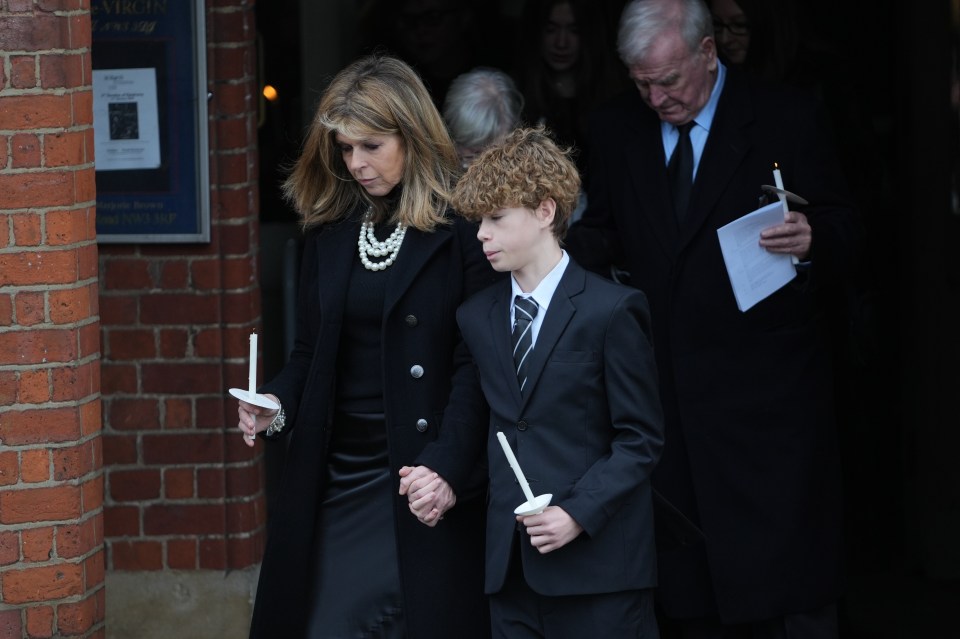 Kate could be seen clutching the hand of her 14-year-old son Billy as she left