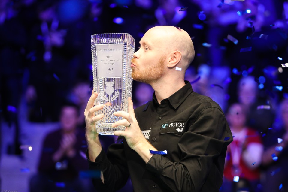 Gary Wilson kissing the trophy after winning his first ranking event — the 2022 Scottish Open