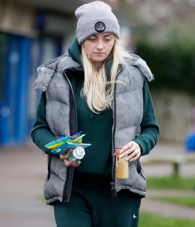 Katie picked up some sweets, chewing gum and a drink from the shop