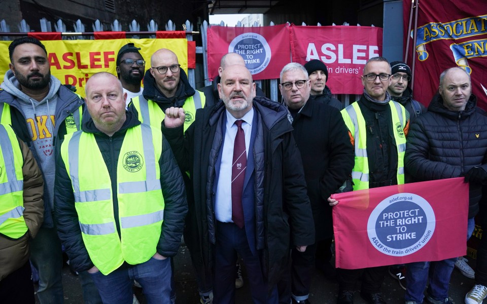 Aslef general secretary Mick Whelan (centre) on the picket line at Waterloo Station