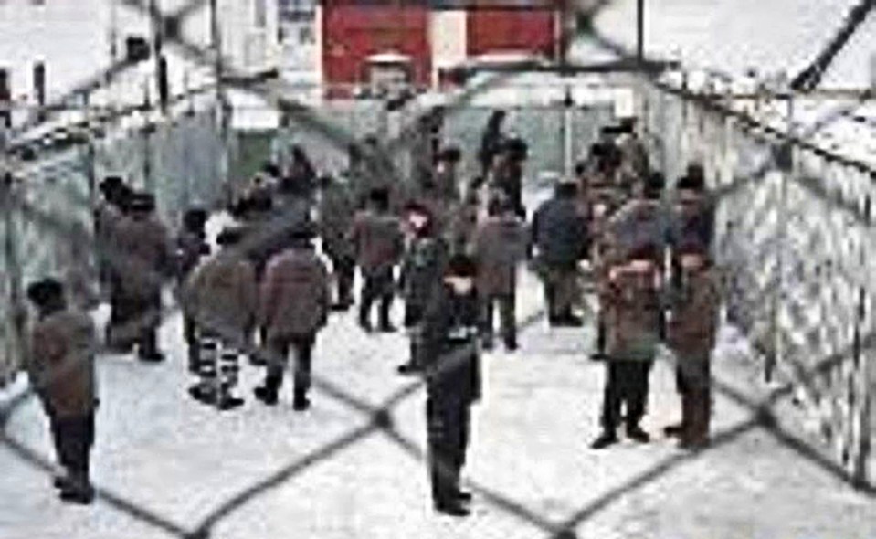 The cramped prison yard at FKU IK-3