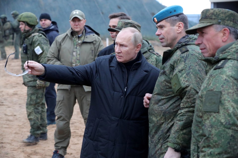 Putin talks to Deputy Commander of the Airborne Troops Anatoly Kontsevoy at a training centre for mobilised reservists