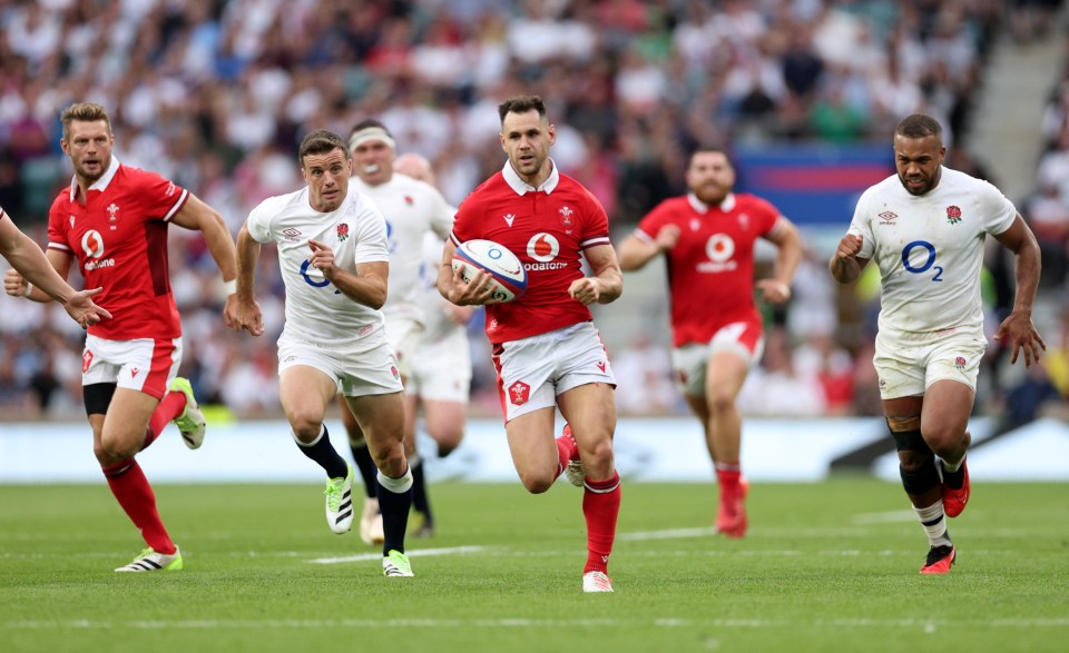 Jason Robinson is struggling to pick a winner between England and Wales