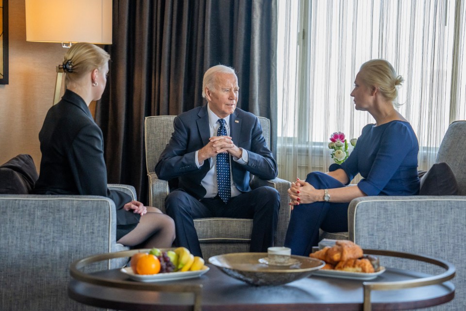 The US President met with Yulia and daughter Dasha in California