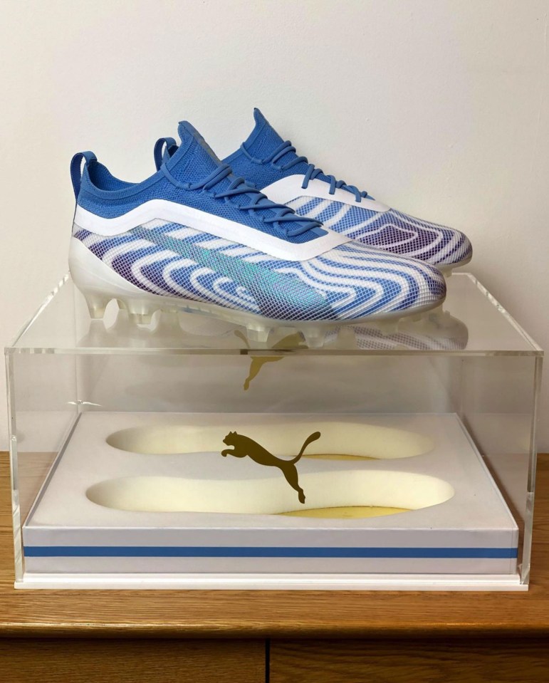 The Sergio Aguero PUMA Ones were valued by Cameron at around £5,000