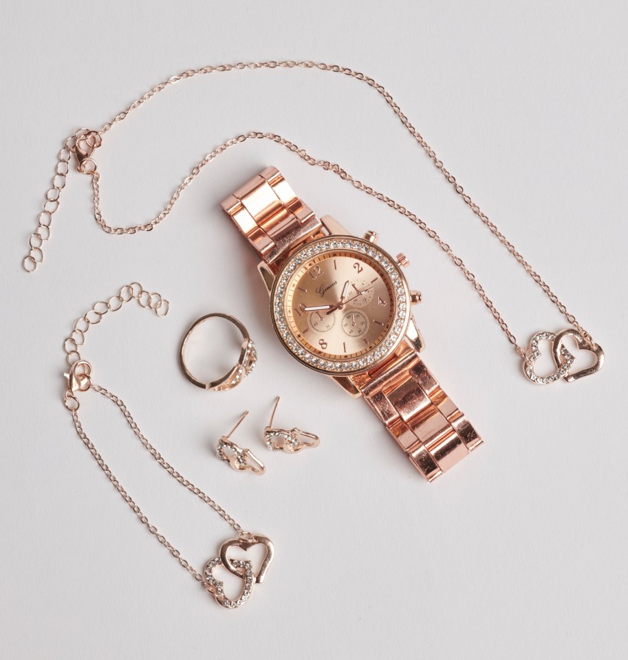 This six piece ‘luxury’ rose gold jewellery collection cost just £1.68