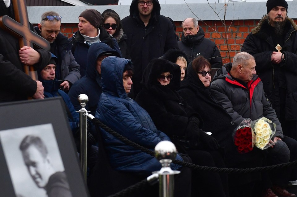 Parents of Navalny Lyudmila Navalnaya and Anatoly Navalny at the cemetery