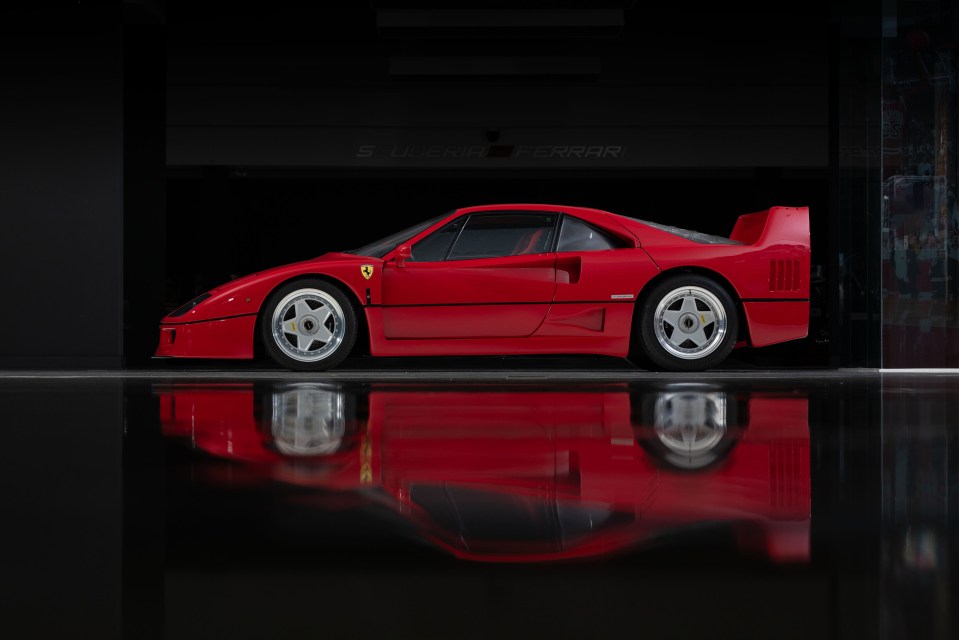 A side view of the F40