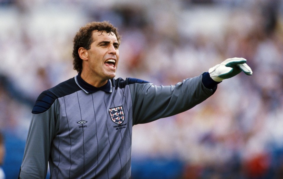 MONTERREY, MEXICO - JUNE 03: England goalkeeper Peter Shilton in action during the FIFA 1986 World Cup match between Portugal and England on June 3, 1986 in Monterrey, Mexico.    (Photo by David Cannon/Allsport/Getty Images)