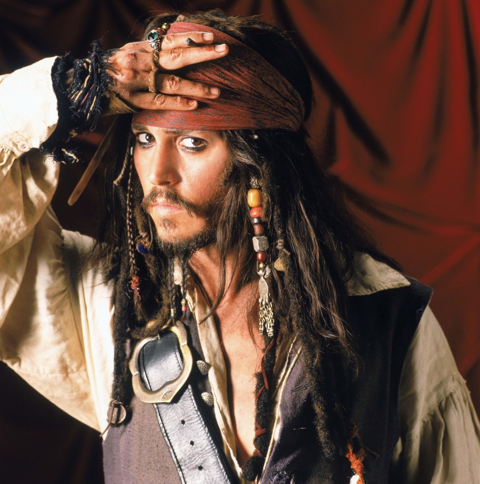 E269TN Johnny Depp as Captain Jack Sparrow in ''Pirates Of The Caribbean: Curse Of The Black Pearl'' (2003). Directed by Gore Verbinski. Featuring: Johnny Depp Where: Etats-Unis When: 30 Jan 2013