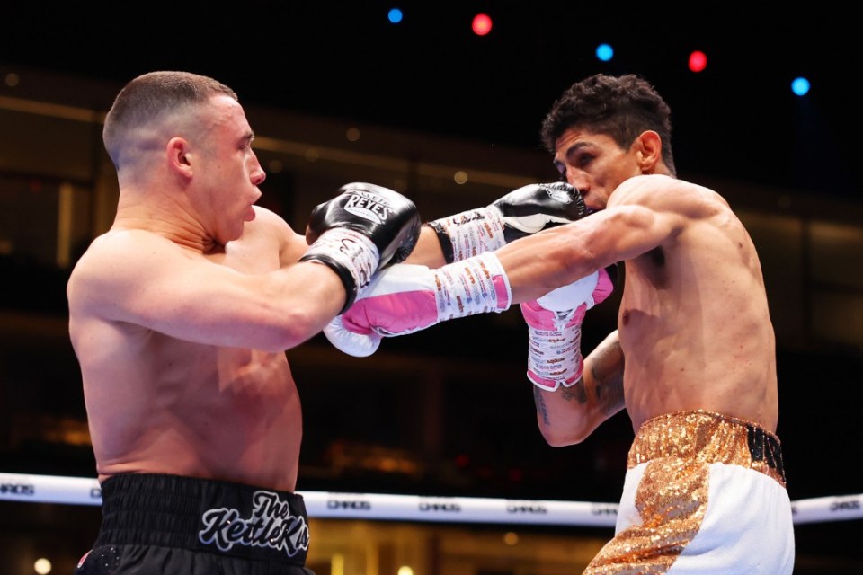 The height difference was apparent as soon as the fight got underway