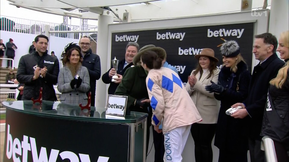 The pair kissed on the cheek as Blackmore accepted her award