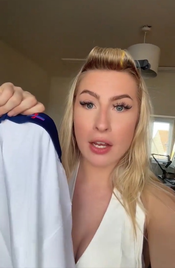 The adult star ranted after buying the shirt