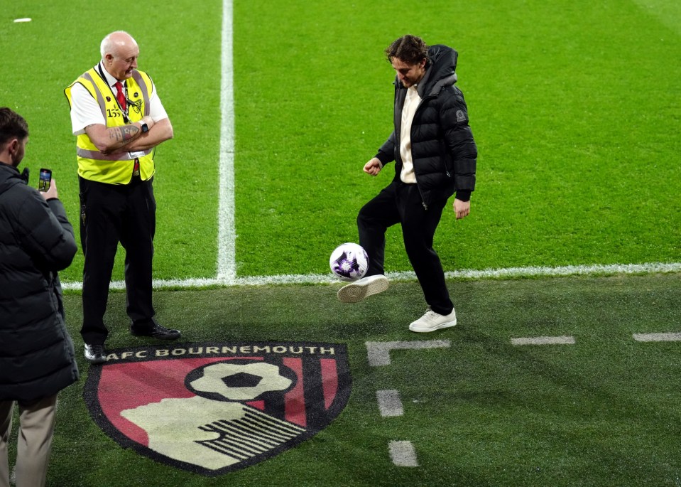 The Luton star did a lap of honour before kick-off