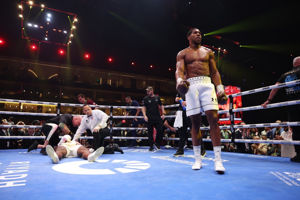 Anthony Joshua brutally knocked out Francis Ngannou