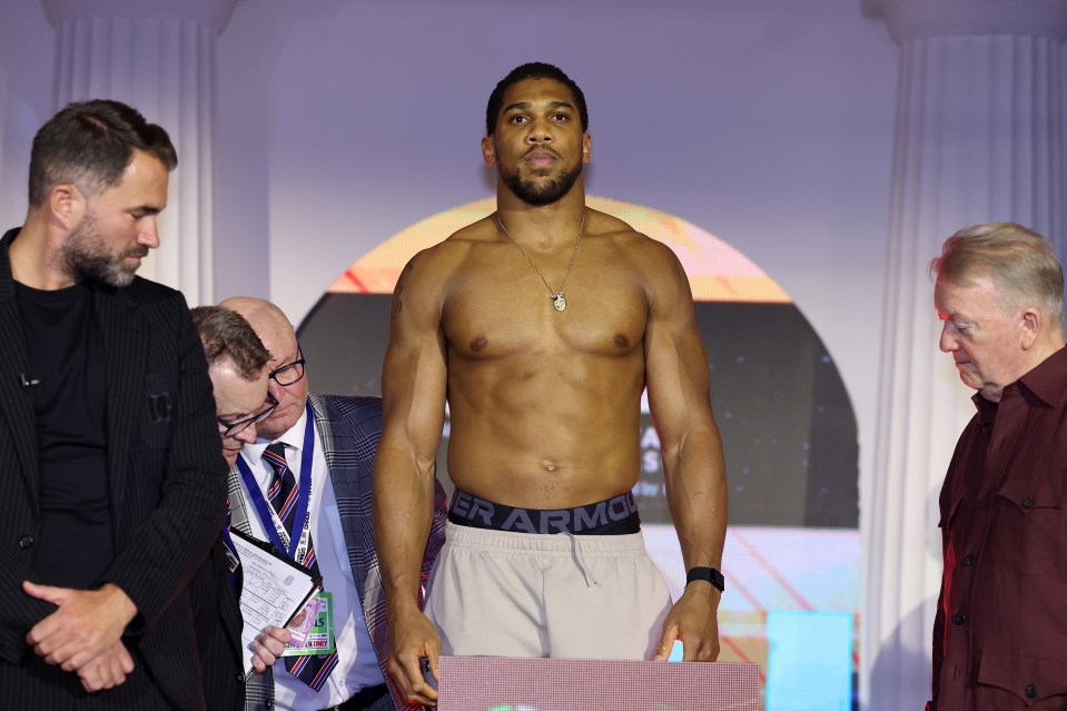 Joshua tipped the scales at 252.4lbs - nearly a stone and a half lighter than his foe