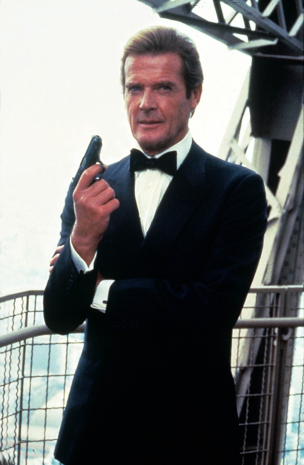 A VIEW TO A KILL (1985) ROGER MOORE AS JAMES BOND CREDIT EON GUN, TUXEDO VWK 049 MOVIESTORE COLLECTION LTD