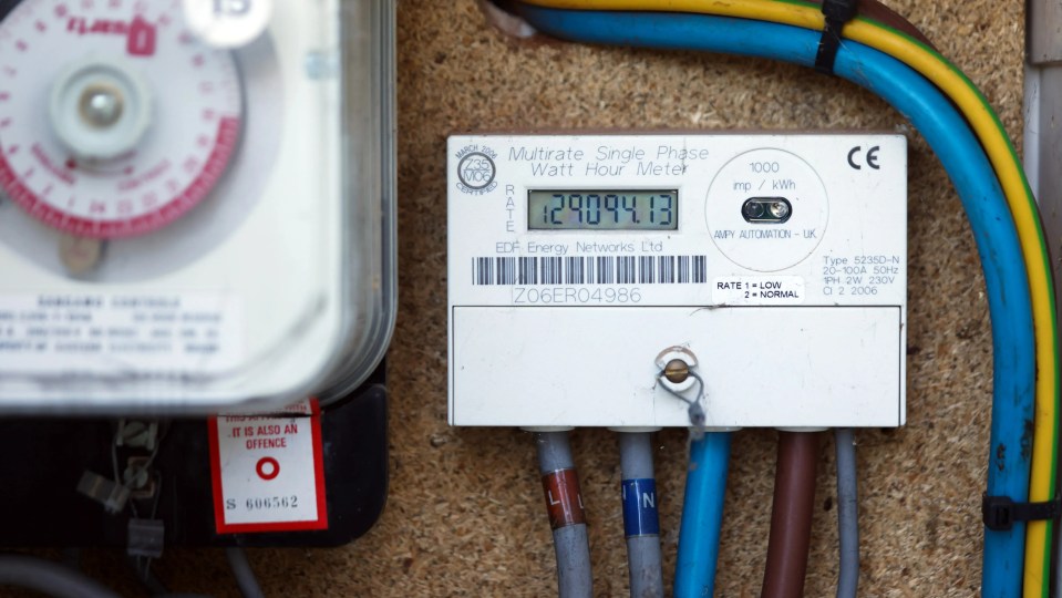 a multirate single phase watt hour meter with a digital display