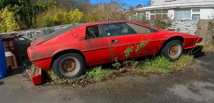 One was this lovely red Lotus Esprit