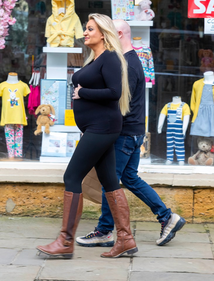 The comedienne’s growing bump could clearly been from side-profile