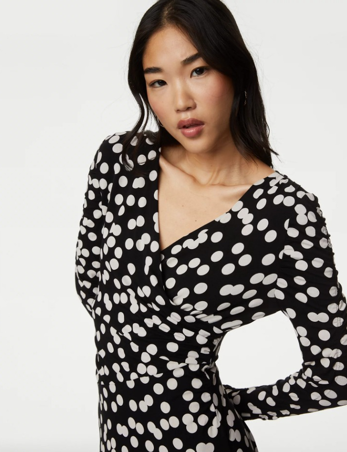 According to fashion fans, this frocks hides 'lumps and bumps'