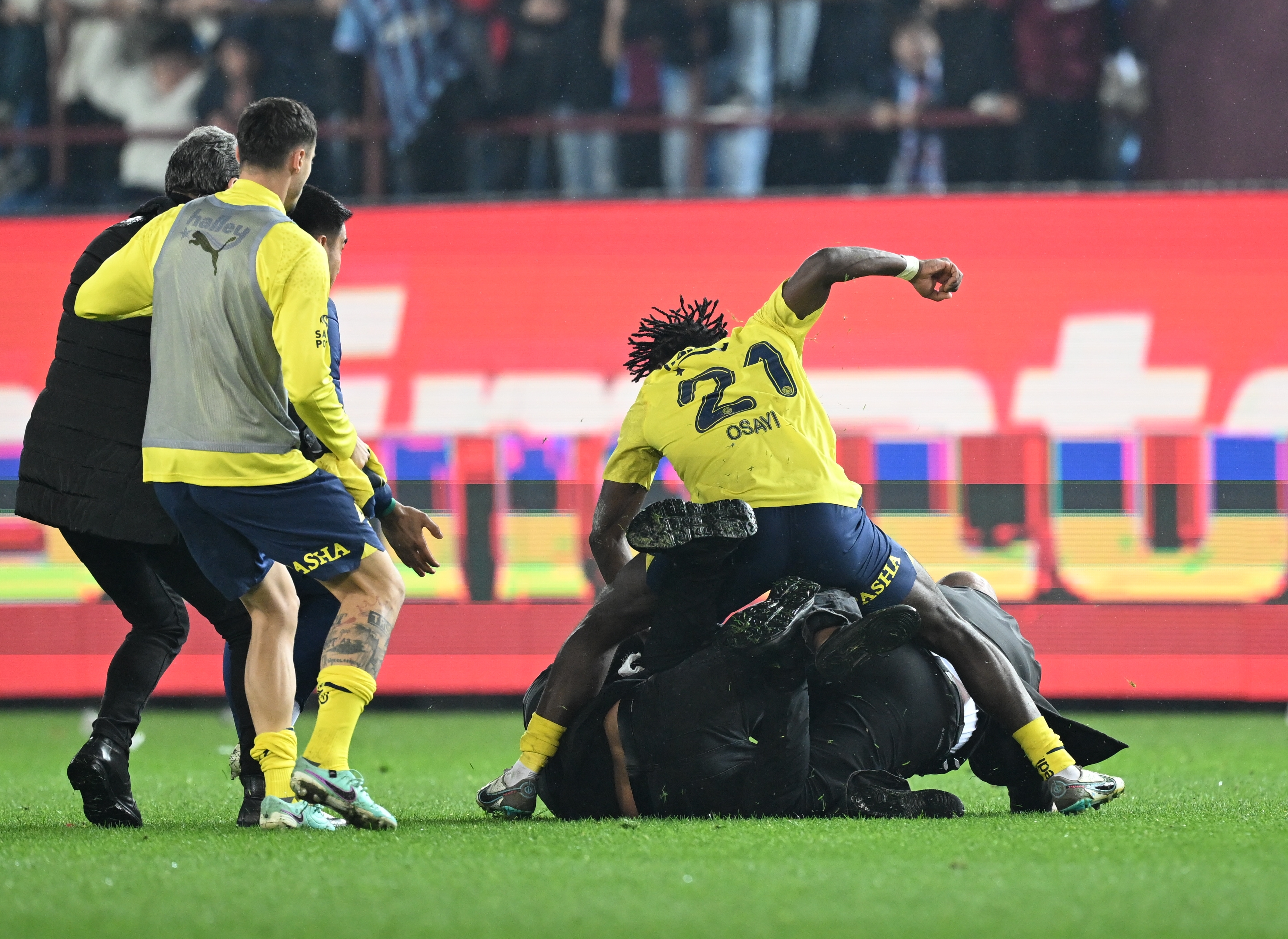 Fenerbahce star Bright Osayi-Samuel punches a Trabzonspor fan after they invade the pitch