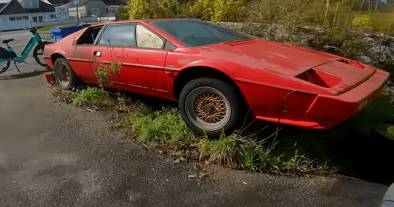 Urban explorer Stuart Stokes came across a pair of iconic British sports cars in Cornwall