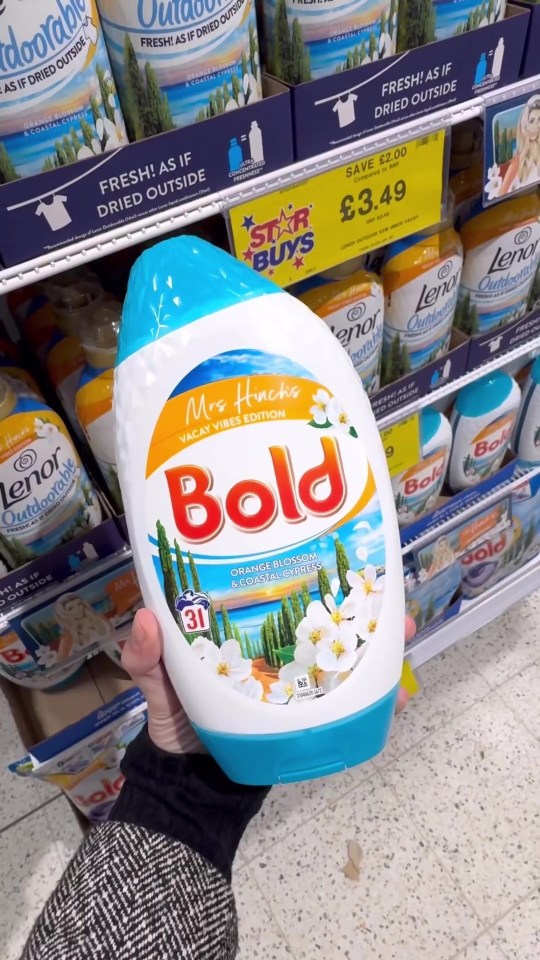 The Bold gel has a built-in fabric softener – for cleaner, fresher and softer feeling clothes