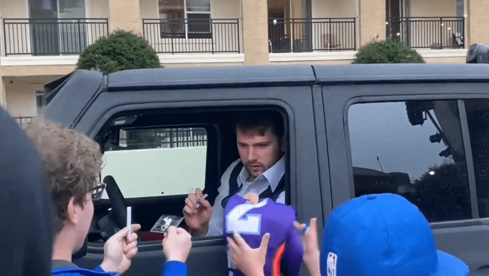 Luka stopped his off-road beast truck to give autographs to fans