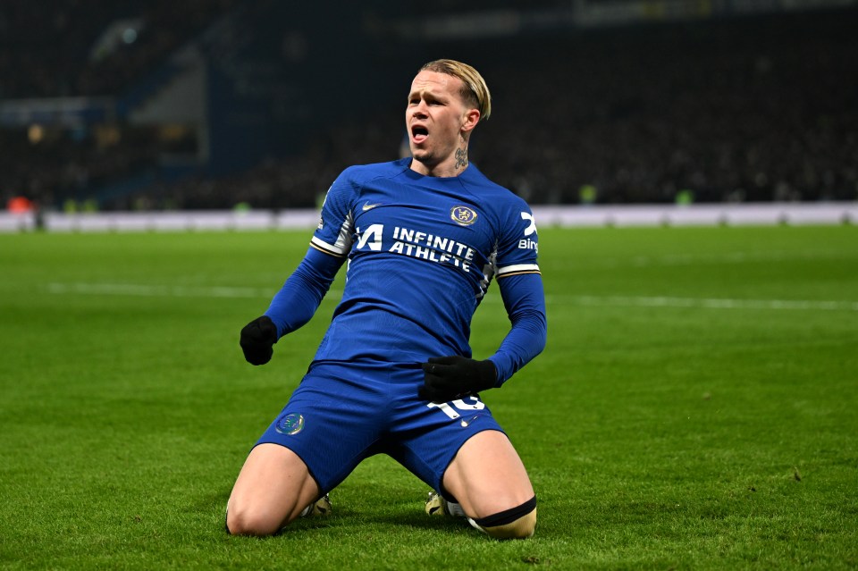 Mykhailo Mudryk scored Chelsea's third as they kept their European hopes alive